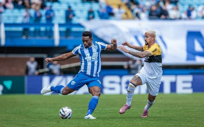JP marcou para o Leão e Diego Gonçalves empatou para o Tigre (Foto: Fabiano Rateke/Avaí)