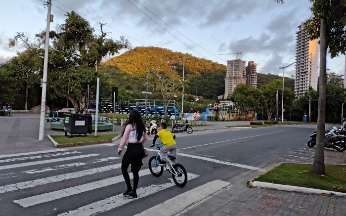 Travessia é muito usada por famílias (Foto: Fran Marcon)