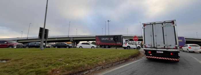 BR 101 tem congestionamento de até 10 minutos