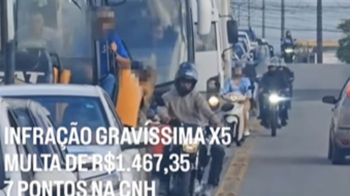 Flagrantes foram no fim da Nilo Simas, em Itajaí (Foto: Reprodução/redes sociais)