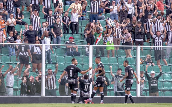 Vitória por 2 a 0 do Figueira reverteu a vantagem do time alternativo da Chape (Foto: Patrick Floriani)