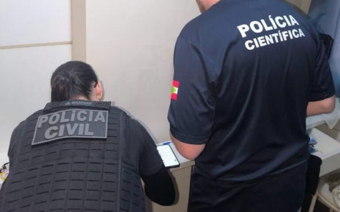 Polícia encontrou as imagens num aparelho eletrônico do criminoso (Foto: Divulgação/PCSC)