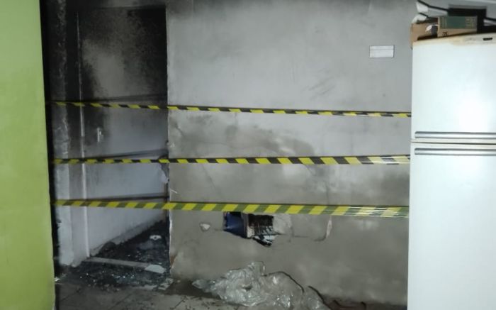 Bombeiros usaram cerca de 100 litros de água para conter as chamas e evitar que o fogo se espalhasse (Foto: Divulgação/CBMSC)