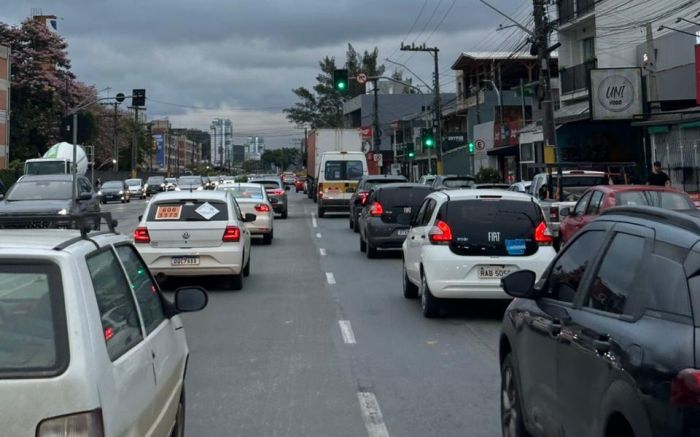 Dia das Bruxas assombra motoristas com filas quilométricas na região