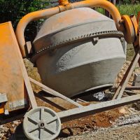 Homem cai dentro de betoneira e fica em estado grave em Itajaí