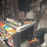 Incêndio atinge mercado no bairro Rio Pequeno