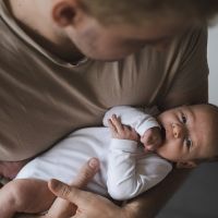 Licença-paternidade deve aumentar para 20 dias em breve