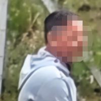 Polícia pede ajuda para achar homem que viu mulher ser assassinada