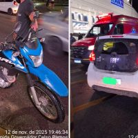 Acidente com moto faz motociclista parar embaixo de carro