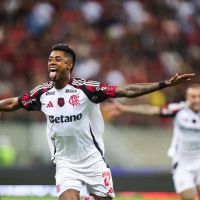 Flamengo goleia o Sport e vira líder com derrota do Palmeiras para o Santos