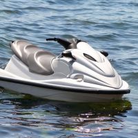 Mulher fica ferida após ter cabelo sugado por jetski no Caixa D’Aço