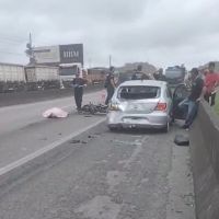 Motociclista morre em colisão com carro e caminhão na BR 101