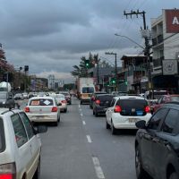 BR 101, avenidas e ferry boat com movimento intenso na região