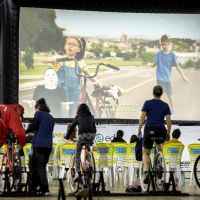 Cinema movido a pedal chega pela primeira vez em Penha