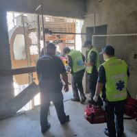 Trabalhador fica suspenso no 27º andar após queda de andaime