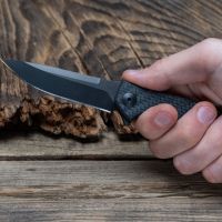 Rapaz mata pai para salvar a mãe de ataque com faca em BC