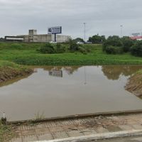 Moradores denunciam esgoto e lixo a céu aberto na Canhanduba