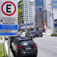 Estacionamento na avenida Marcos Konder voltará a ser cobrado
