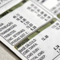 Idosos vão ter direito a conta de luz grátis