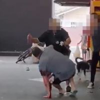 Homem é esfaqueado em estacionamento de supermercado