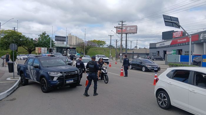 Ação também resultou em prisão por embriaguez e apreensão de drogas (Foto: Divulgação/PMBC)