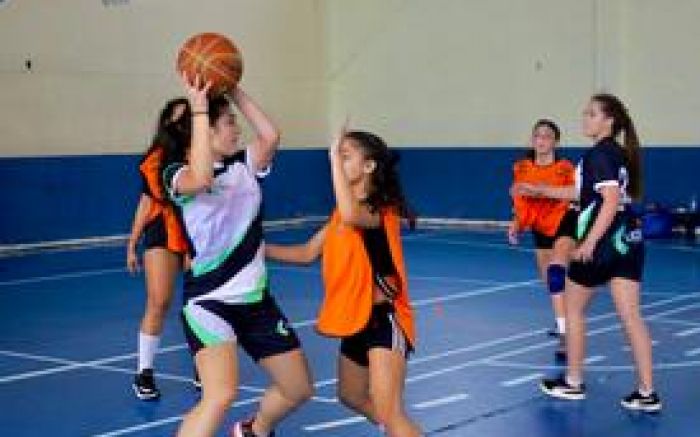 Crianças e jovens participam de diversas modalidades nos jogos (Foto: Divulgação/PMBC)
