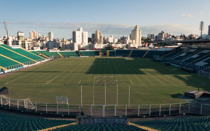 Cambura vai ter que jogar na capital porque estádio em Imbituba não atende exigências da Federação (Foto: Patrick Floriani/Figueirense)