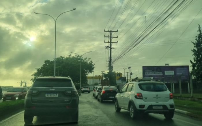 Faixa da BR 101 em direção a Balneário Camboriú está congestionada