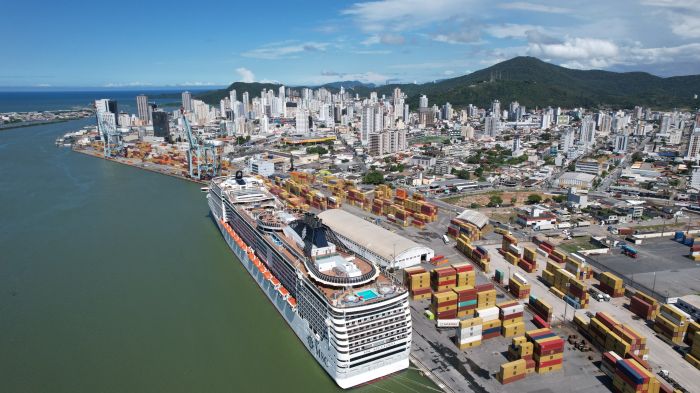 Entre dezembro de 2024 e abril de 2025, o Porto de Itajaí recebeu 157 mil passageiros (Divulgação/Secom/PMI)