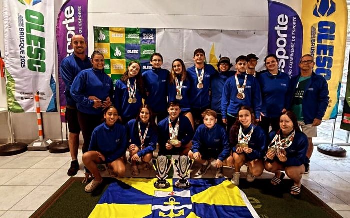 Equipe de natação faturou 22 medalhas nas provas em Blumenau (Foto: Divulgação)