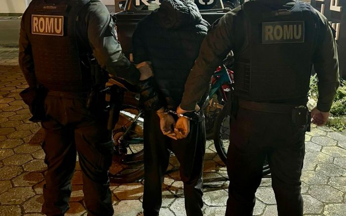 Três bandidos conseguiram fugir e são procurados (Foto: Divulgação/GMI)