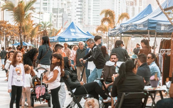 Cultura, gastronomia e música ao vivo tomam conta da orla, das 14h às 22h (Foto: Divulgação)