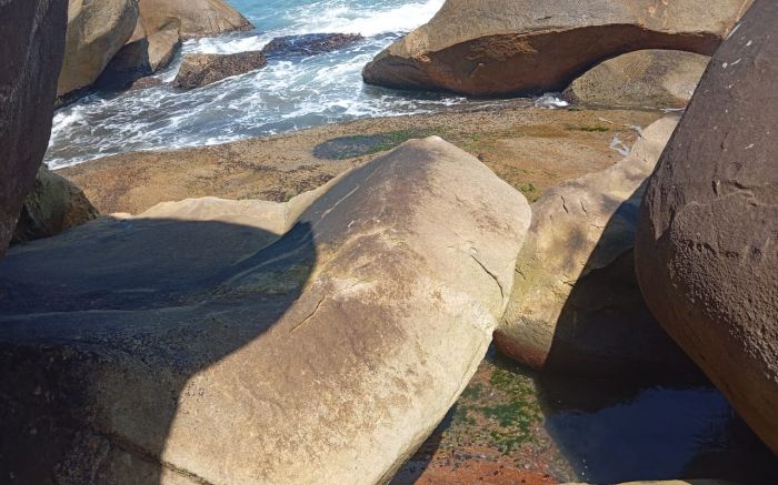 Bombeiros buscam Leandro, de 24 anos, que sumiu na praia da Ilhota