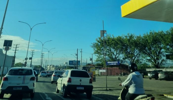 Quinta-feira começa com fluxo moderado
