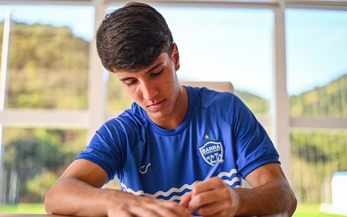 Em seu primeiro ano no clube, Dionísio fez mais de 30 jogos entre base e profissional (Foto: Tiago Winter)