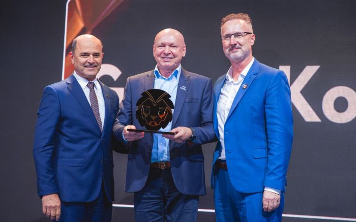 Sebastião Koch recebeu o prêmio concedido ao Grupo Koch (Foto: Divulgação)