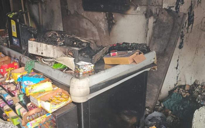 Bombeiros de Camboriú e Balneário controlaram o fogo rapidamente (Foto: CBMSC/Divulgação)