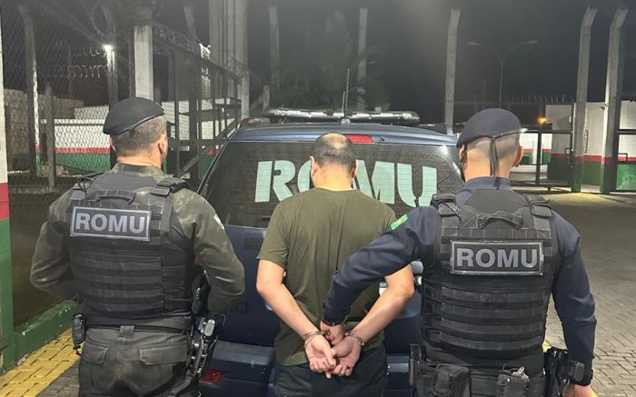 Legenda: Foragido por associação criminosa é preso pela Guarda Municipal (Foto: Imprensa Segurança Pública BC)