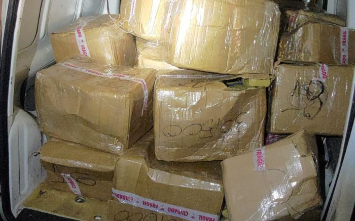 Motorista disse que pegou a droga em Curitiba e entregaria em Floripa (Foto: Divulgação/PMSC)
