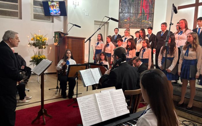 Vozes do Coro Carpe Diem se juntam à Orquestra de Câmara do Instituto de Música, Canto e Arte de Itajaí a partir das 18h (Foto: Divulgação/PMI)