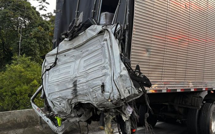 Bombeiros de Garuva ajudaram no combate às chamas e no atendimento das vítimas (Foto: CBMSC/Divulgação)