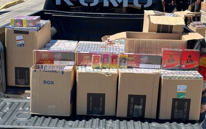 Produtos foram levados pra delegacia junto com o responsável (Foto: GMI/Divulgação)