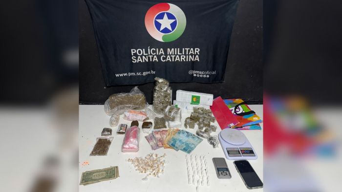Agentes acharam quase seis quilos de droga (Foto: PM/Divulgação)