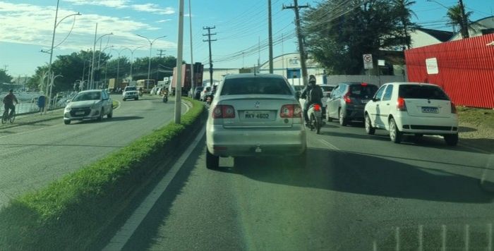 BR 101 no trecho de Penha a Itajaí tem fila de até 15 minutos