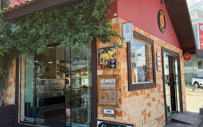O Café de Casa se tornou um ponto de encontro para quem busca comida caseira, acolhimento e uma pausa gentil no meio do dia (Foto: Ana Zigart) 