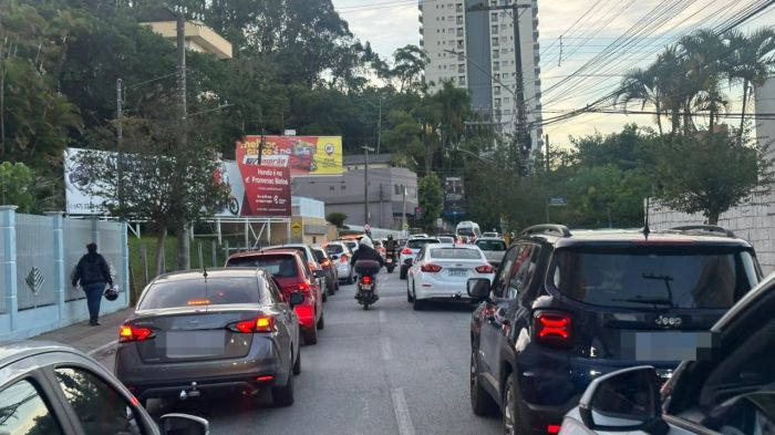 BR 101 e principais ruas e avenidas de Itajaí estão com congestionamento pesado