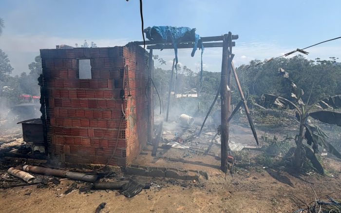 Mulher perdeu documentos, móveis e eletrodomésticos