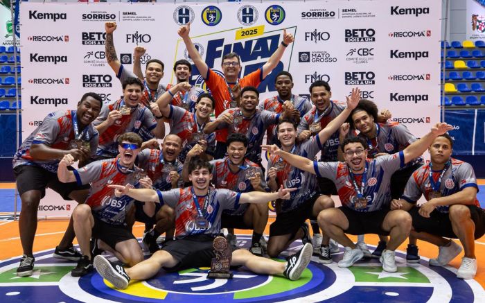 Itajaí teve Drean Dutra eleito o melhor técnico e dois atletas na seleção da Liga (Foto: Divulgação)