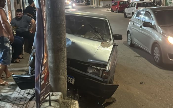 Frente do Gol ficou detonada (Foto: Reprodução)