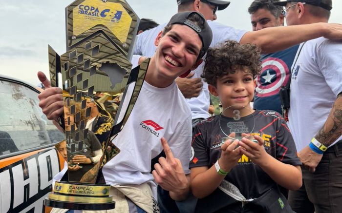 Com o título, Dudu ganhou vaga para disputar “olimpíada do automobilismo” em 2026 (Foto: Divulgação)